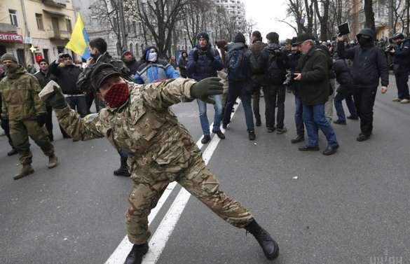 На Украине начнут громить не только российские банки — киевский социолог На Украине начнут громить не только российские банки — киевский социолог