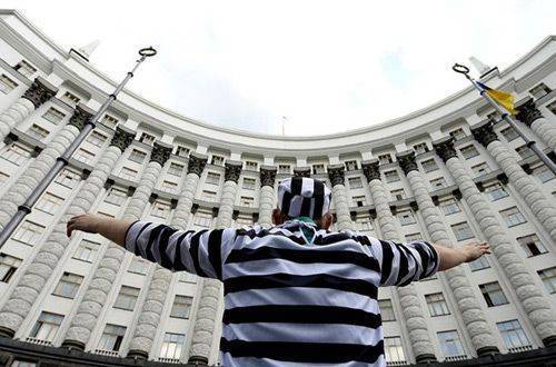 Путину уже не надо воевать в Донбассе. Украина уничтожает себя сама Путину уже не надо воевать в Донбассе. Украина уничтожает себя сама