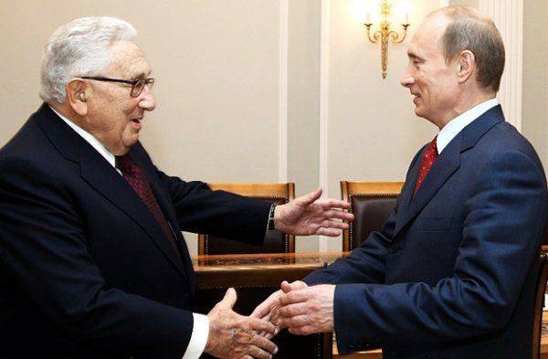 Киссинджер и Путин строят мультивалютный мир Киссинджер и Путин строят мультивалютный мир