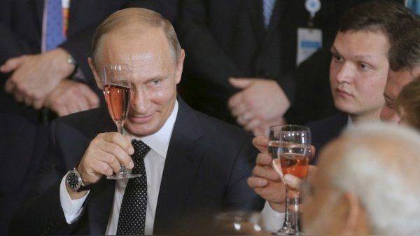 DM: Британские политики испугались, что посол РФ заставит их пить за Путина DM: Британские политики испугались, что посол РФ заставит их пить за Путина