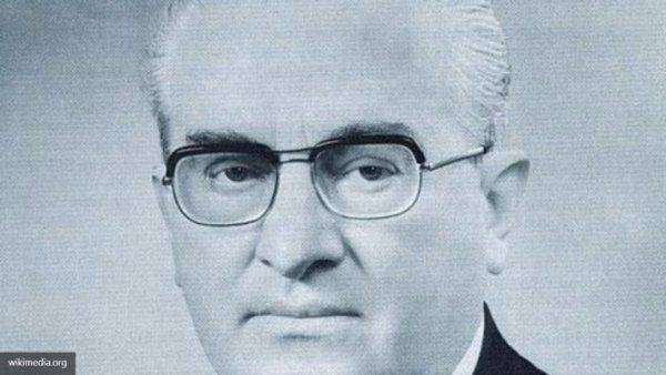 Андропов и Путин: лидеры, непохожие на других Андропов и Путин: лидеры, непохожие на других