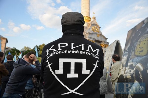 На Украине бойцов батальона "Крым" приравняли к террористам: во время обыска изъято оружие и наркотики На Украине бойцов батальона "Крым" приравняли к террористам: во время обыска изъято оружие и наркотики