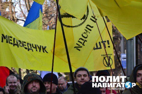 Яценюк и Аваков запускают новый проект и выводят на улицы Киева боевиков  Яценюк и Аваков запускают новый проект и выводят на улицы Киева боевиков