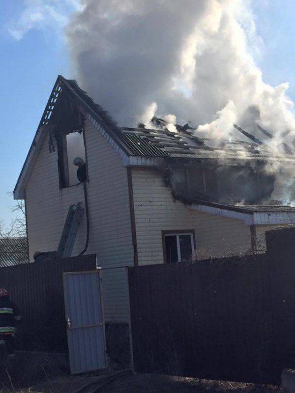 Снаряд, выпущенный с украинских позиций, попал в жилой дом в Донецке Снаряд, выпущенный с украинских позиций, попал в жилой дом в Донецке