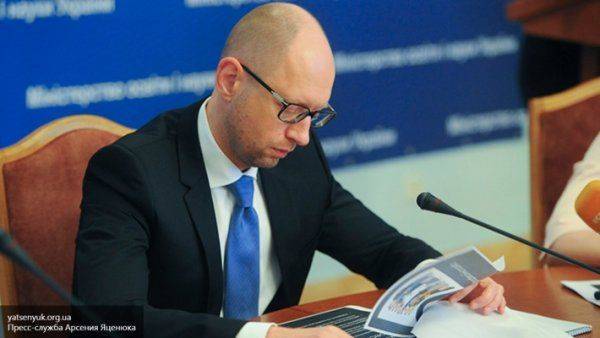 Яценюка сломали: Если пуля в лоб, значит пуля в лоб Яценюка сломали: Если пуля в лоб, значит пуля в лоб