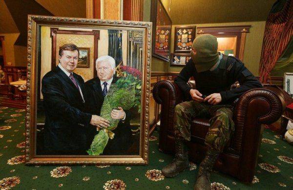 «Гидные» мародеры: британская газета показала, как революционеры воруют унитазы и паркет из дома экс-прокурора Пшенки «Гидные» мародеры: британская газета показала, как революционеры воруют унитазы и паркет из дома экс-прокурора Пшенки