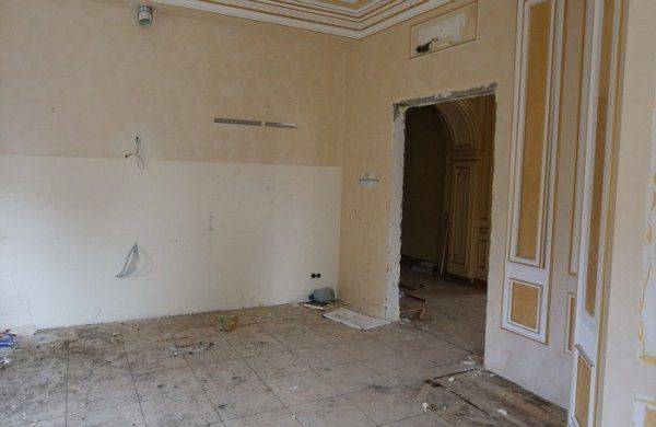 «Гидные» мародеры: британская газета показала, как революционеры воруют унитазы и паркет из дома экс-прокурора Пшенки «Гидные» мародеры: британская газета показала, как революционеры воруют унитазы и паркет из дома экс-прокурора Пшенки