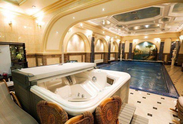 «Гидные» мародеры: британская газета показала, как революционеры воруют унитазы и паркет из дома экс-прокурора Пшенки «Гидные» мародеры: британская газета показала, как революционеры воруют унитазы и паркет из дома экс-прокурора Пшенки