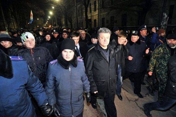 Воспоминания Порошенко: агенты ФСБ хотели загнать меня в баню, а я пошел в парламент Крыма Воспоминания Порошенко: агенты ФСБ хотели загнать меня в баню, а я пошел в парламент Крыма