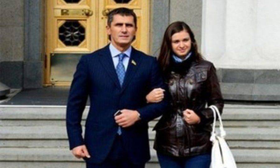 18-летняя дочь Яремы распоряжалась бюджетными деньгами 18-летняя дочь Яремы распоряжалась бюджетными деньгами