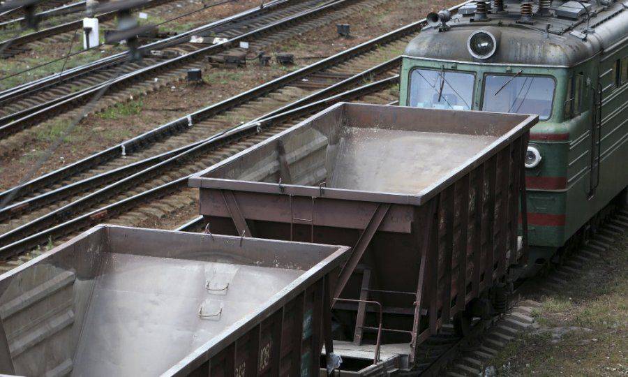 Команда Яценюка снова повышает тарифы Команда Яценюка снова повышает тарифы