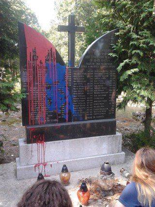 В Польше уничтожили памятник УПА в селе Молодичи В Польше уничтожили памятник УПА в селе Молодичи