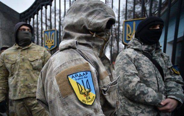 Полиция прострелила ноги активисту блокады Крыма Полиция прострелила ноги активисту блокады Крыма