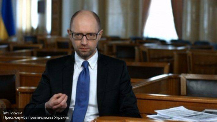 Яценюк увидел три варианта выхода из политического кризиса Яценюк увидел три варианта выхода из политического кризиса