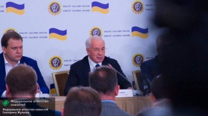 Азаров: Порошенко продлевает свою агонию обстрелами Донбасса Азаров: Порошенко продлевает свою агонию обстрелами Донбасса