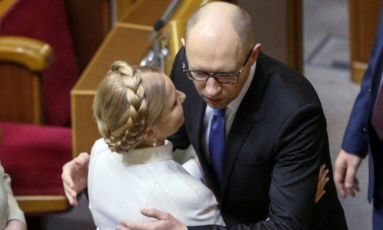 Тимошенко настаивает на скорейшем увольнении Яценюка Тимошенко настаивает на скорейшем увольнении Яценюка