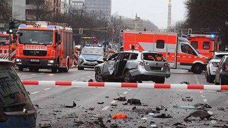 В Берлине взорвался начиненный взрывчаткой автомобиль В Берлине взорвался начиненный взрывчаткой автомобиль