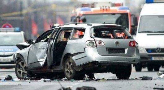 В Берлине взорвался начиненный взрывчаткой автомобиль В Берлине взорвался начиненный взрывчаткой автомобиль