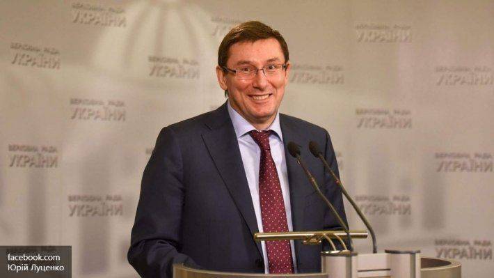 Луценко может занять кресло генпрокурора Украины: в Раде собрано уже почти 90 подписей Луценко может занять кресло генпрокурора Украины: в Раде собрано уже почти 90 подписей