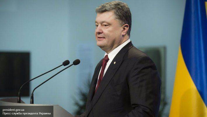 Зарплата Порошенко выросла в шесть раз всего за месяц Зарплата Порошенко выросла в шесть раз всего за месяц