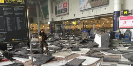 Теракт в Брюсселе: два взрыва в аэропорту, более десятка погибших