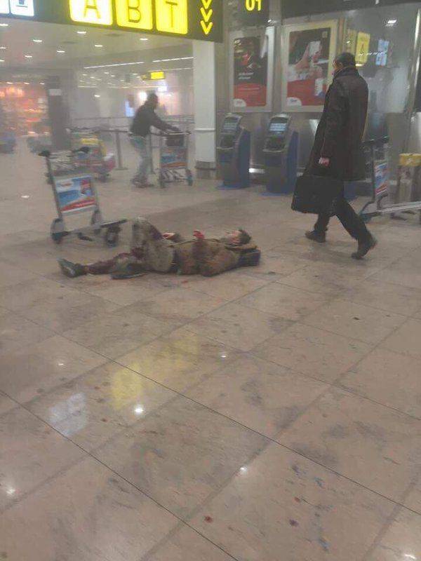 Теракт в Брюсселе: два взрыва в аэропорту, более десятка погибших Теракт в Брюсселе: два взрыва в аэропорту, более десятка погибших