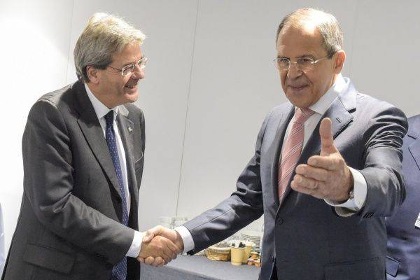 Кольцо изоляции сжимается. На визит в Россию главы итальянского МИД Кольцо изоляции сжимается. На визит в Россию главы итальянского МИД