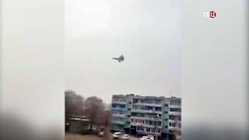 Пилот разбившегося Су-25 пытался увести самолет от жилых домов Пилот разбившегося Су-25 пытался увести самолет от жилых домов