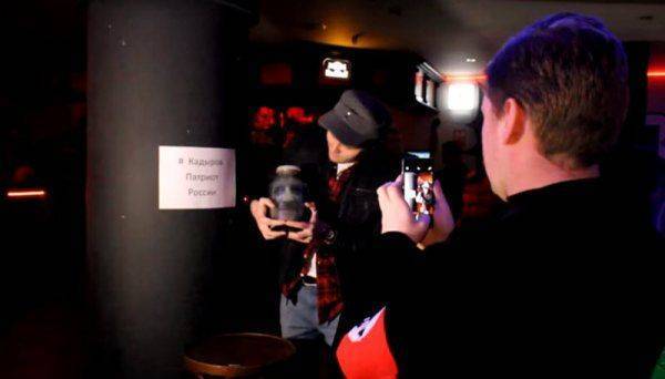 Очередное шоу дегенератов в Киеве: "Вырывание сердца зеленого человечка" и "голова Кадырова" в банке Очередное шоу дегенератов в Киеве: "Вырывание сердца зеленого человечка" и "голова Кадырова" в банке