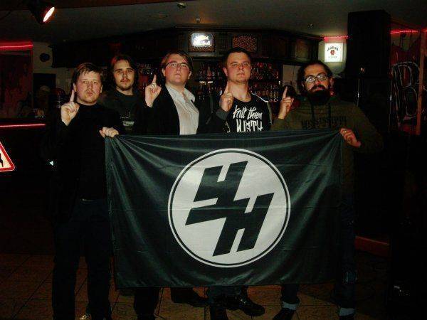 Очередное шоу дегенератов в Киеве: "Вырывание сердца зеленого человечка" и "голова Кадырова" в банке Очередное шоу дегенератов в Киеве: "Вырывание сердца зеленого человечка" и "голова Кадырова" в банке