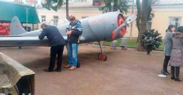Украинская «ночь в музее». Пьяный АТОшник захватил самолёт и угрожал всех расстрелять