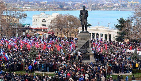 Между Майданом и Майданеком Между Майданом и Майданеком