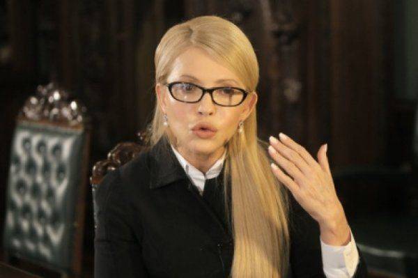 Савченко бросают в объятия Тимошенко: Крашеной блондинке вновь лепят биографию