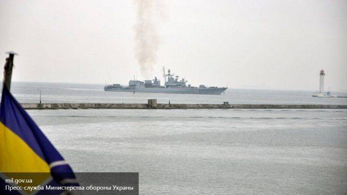Порошенко поставил во главе ВМС Украины офицера из зоны АТО Порошенко поставил во главе ВМС Украины офицера из зоны АТО