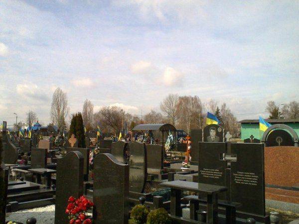 Блогер опубликовал фотографии массовых захоронений участников АТО в Киеве  Блогер опубликовал фотографии массовых захоронений участников АТО в Киеве