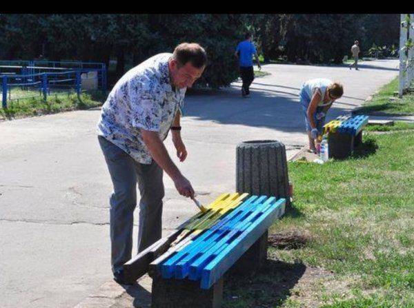 В Киеве начали зачищать жовто-блакитную плесень В Киеве начали зачищать жовто-блакитную плесень