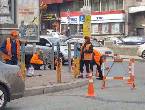 В Киеве начали зачищать жовто-блакитную плесень В Киеве начали зачищать жовто-блакитную плесень