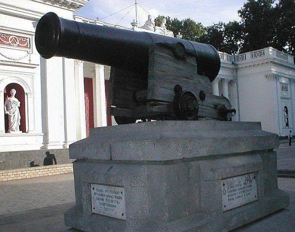 В Одессе памятник «Слава русскому оружию» закрыли плакатом в честь «воинов АТО»  В Одессе памятник «Слава русскому оружию» закрыли плакатом в честь «воинов АТО»
