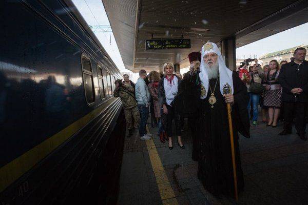 Мы вам покажем нашу «любовь» Мы вам покажем нашу «любовь»