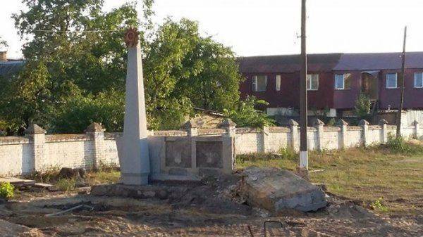 Памятник героям Великой Отечественной уничтожен под Киевом по приказу властей