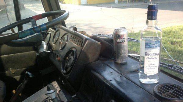 Бомжоруженные силы Украины. В бой идут одни алкаши! Бомжоруженные силы Украины. В бой идут одни алкаши!