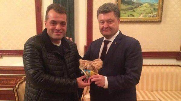 Порошенко понизил советника, назвавшего украинскую технику «говном» Порошенко понизил советника, назвавшего украинскую технику «говном»