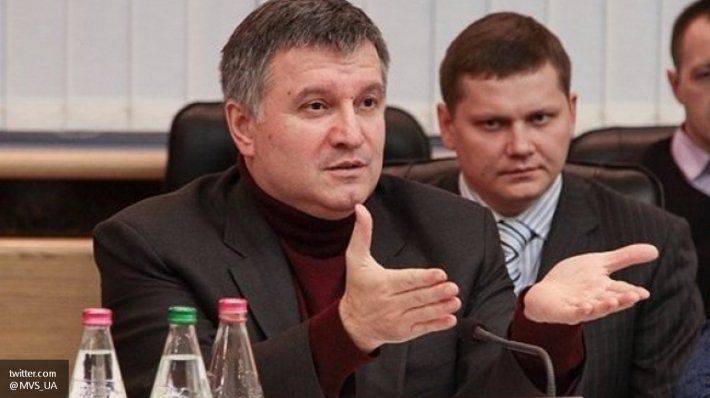 Аваков готовится к провокациям на 9 Мая: Дураков у нас много Аваков готовится к провокациям на 9 Мая: Дураков у нас много