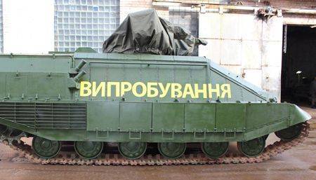 Танк-мусоровоз «Азовец»: как новый киевский броневик превратился в «машину смеха» Танк-мусоровоз «Азовец»: как новый киевский броневик превратился в «машину смеха»