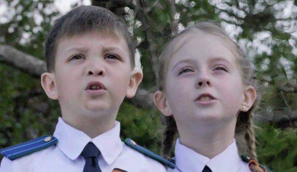 Мама и дочка «с пути не свернут» Мама и дочка «с пути не свернут»