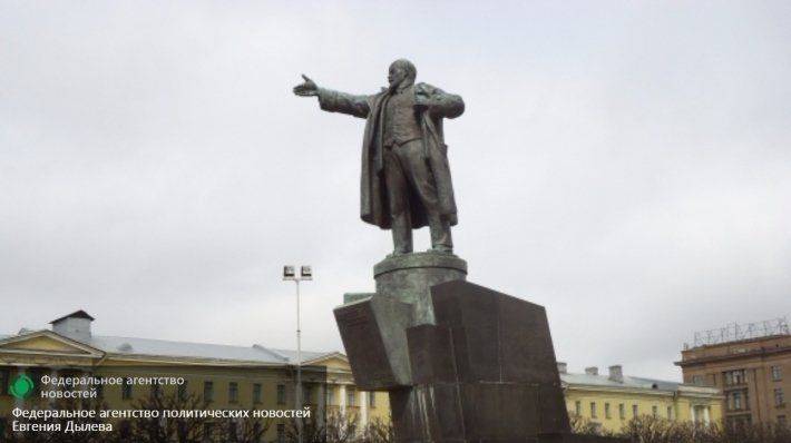 Украинцы в суде оспорили закон Порошенко о декоммунизации Украинцы в суде оспорили закон Порошенко о декоммунизации