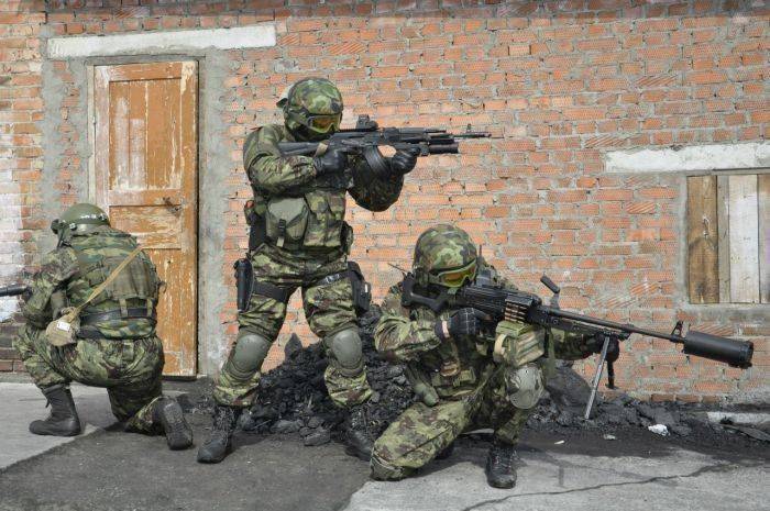 В Дагестане боевики взяли в заложники начальника УГРО и ранили главу ОВД В Дагестане боевики взяли в заложники начальника УГРО и ранили главу ОВД