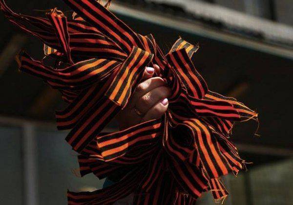 Украина-2016: война с ленточкой с Иудиным смыслом Украина-2016: война с ленточкой с Иудиным смыслом