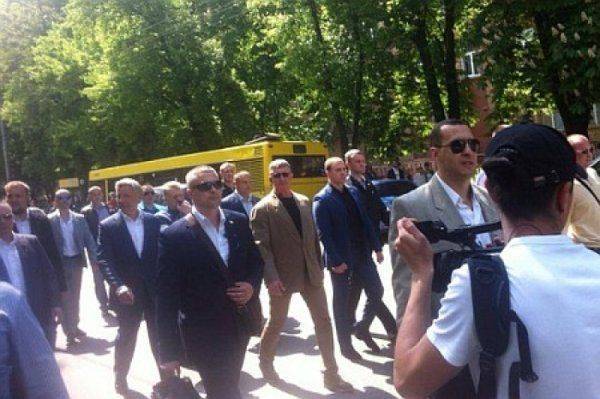 Новая порция «панамок»: 9 мая выброшен компромат на Оппо-блок Новая порция «панамок»: 9 мая выброшен компромат на Оппо-блок