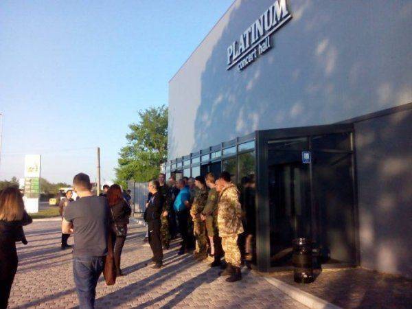 На Западной Украине сорвали концерт бывшей солистки «ВиаГры» — выступает в России  На Западной Украине сорвали концерт бывшей солистки «ВиаГры» — выступает в России